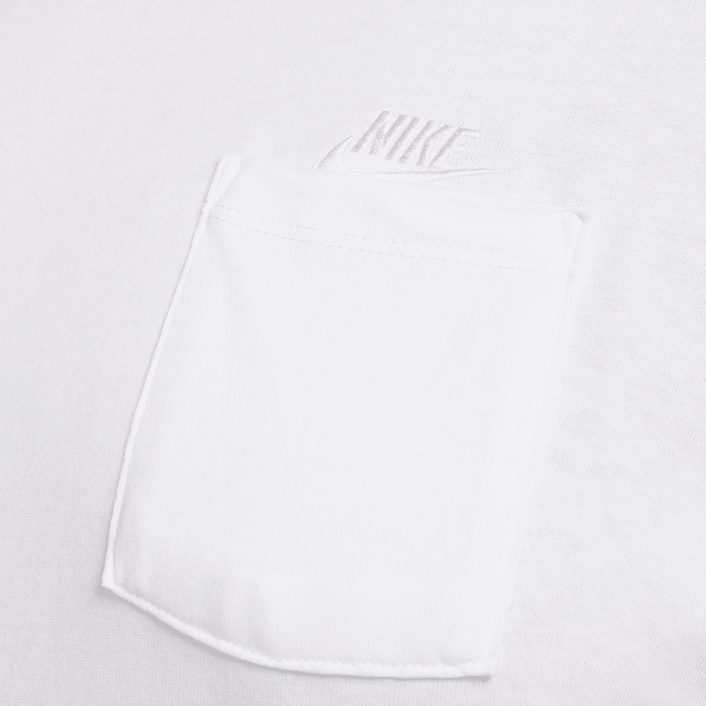 Nike Sportswear Sustainable Pocket T-Shirt - White