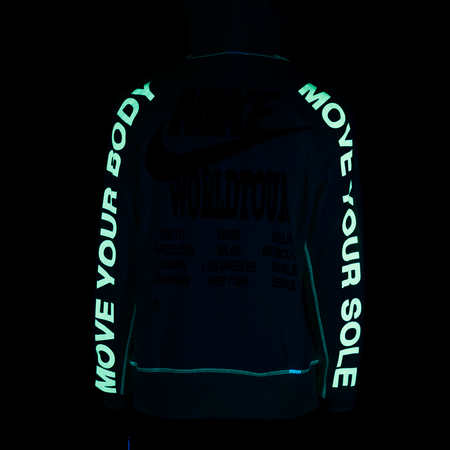 Nike Sportswear World Tour Pullover Hoodie - Black