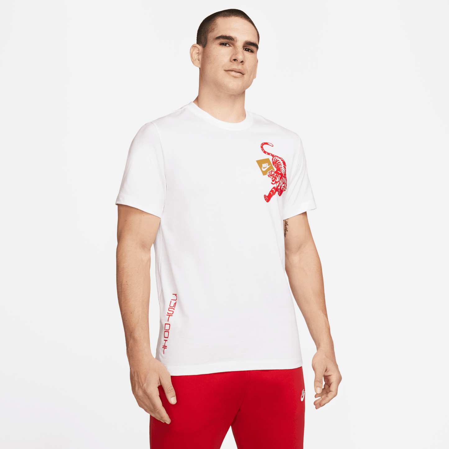 Nike Sportswear Graphic T-Shirt 2